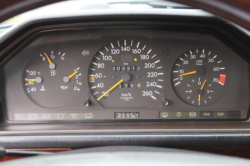Mercedes-Benz 124 E320 CABRIO 162kW - fotka 26 z 50