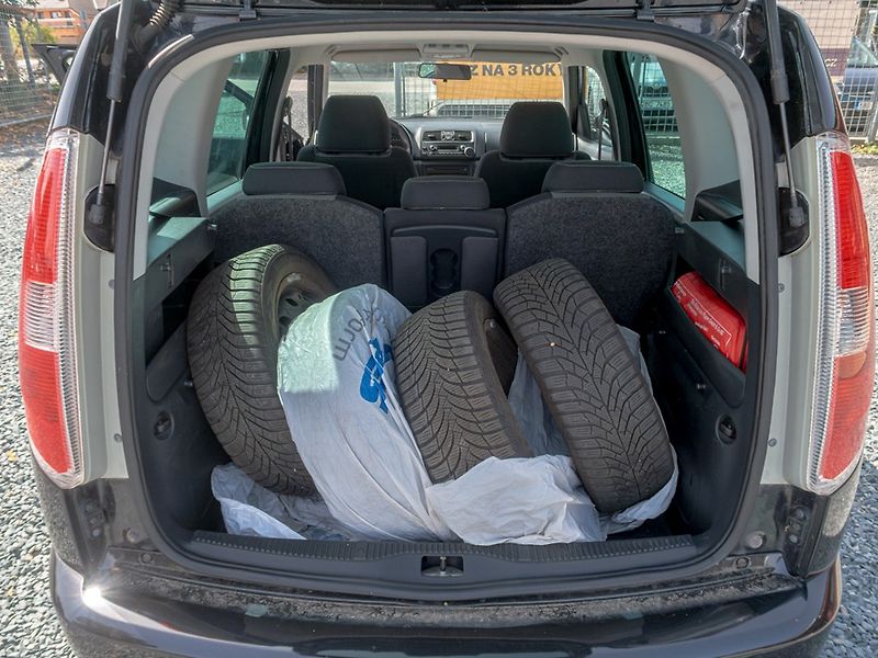 Škoda Roomster (2014) 1.6TDI NOIRE – BLACK - fotka 36 z 43