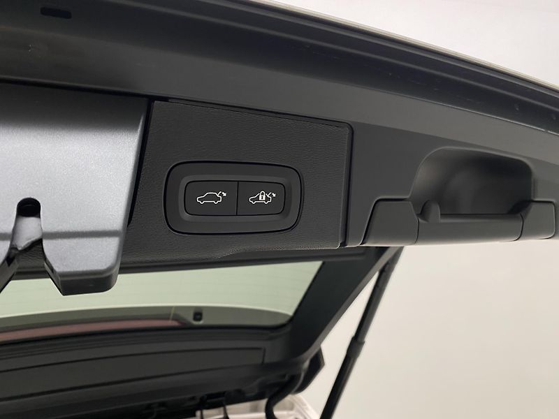 Volvo XC60 B5 AWD BRIGHT ULTRA REZERVACE - fotka 35 z 60