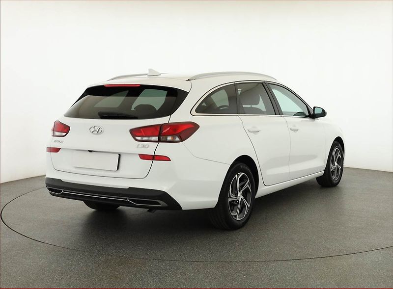 Hyundai i30 (2022) 1.0 T-GDI, ČR,1.maj - fotka 5 z 19
