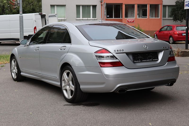Mercedes-Benz Třídy S S 600 L 5.5 V12 AMG 380kW - fotka 13 z 50
