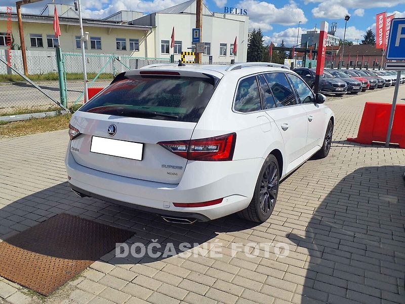 Škoda Superb (2016) 2.0TSi 4x4, ČR, AT, navi - fotka 2 z 3