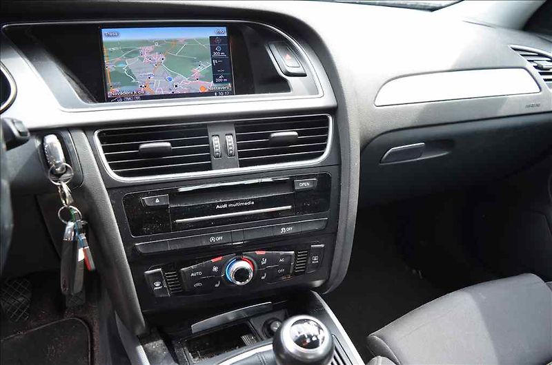 Audi A4 (2012) AVANT 3,0 TDI - fotka 15 z 22
