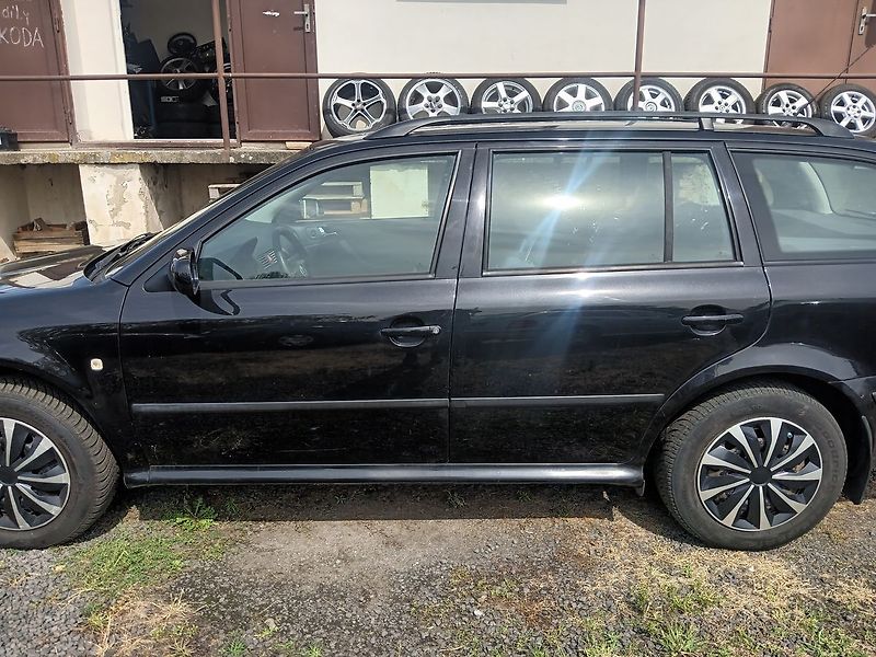 Škoda Octavia 1.9 TDI  Ambiente TOUR - fotka 2 z 40