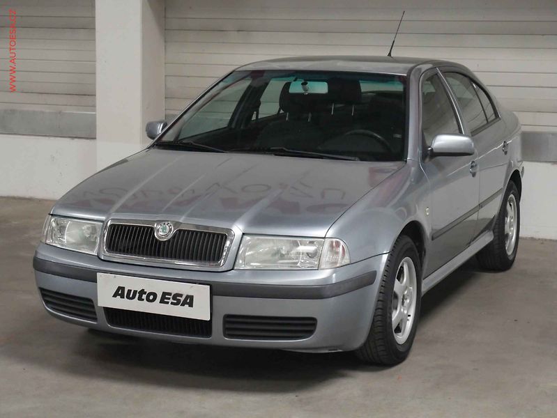 Škoda Octavia (2004) 1.6i, AC, park.asist - fotka 3 z 15
