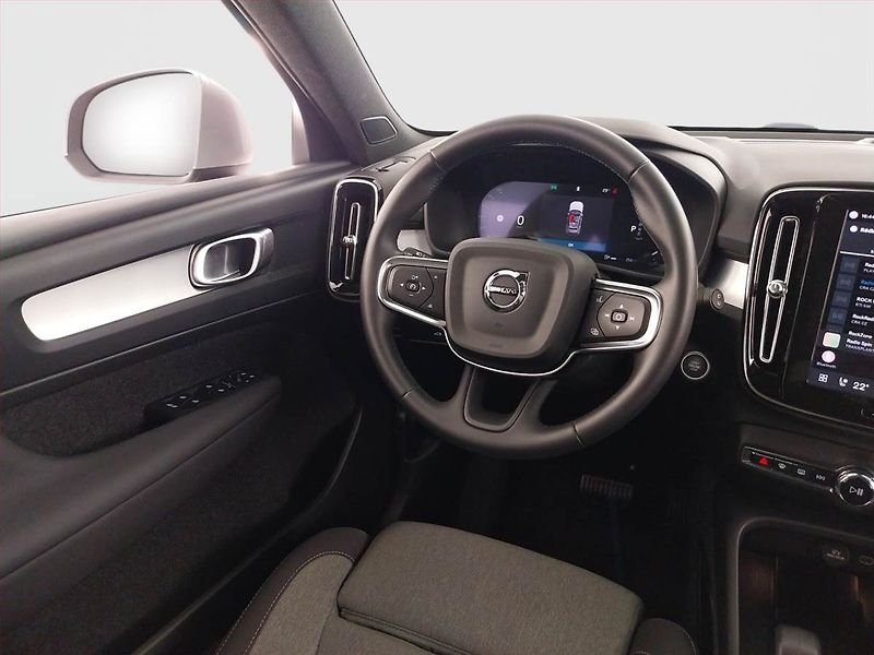 Volvo XC40 (2025) B3 - fotka 7 z 22