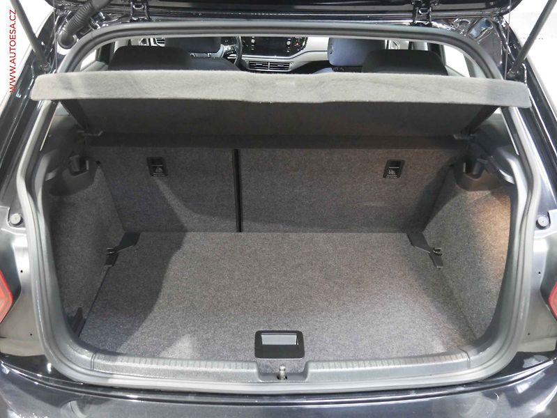 Volkswagen Polo (2019) 1.0 TSI, 2.maj,ČR, AC, temp. - fotka 7 z 17