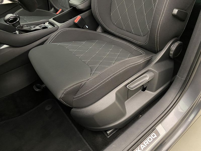 Škoda Karoq 2.0TSI SPORTLINE 4x4 REZERVACE - fotka 24 z 55