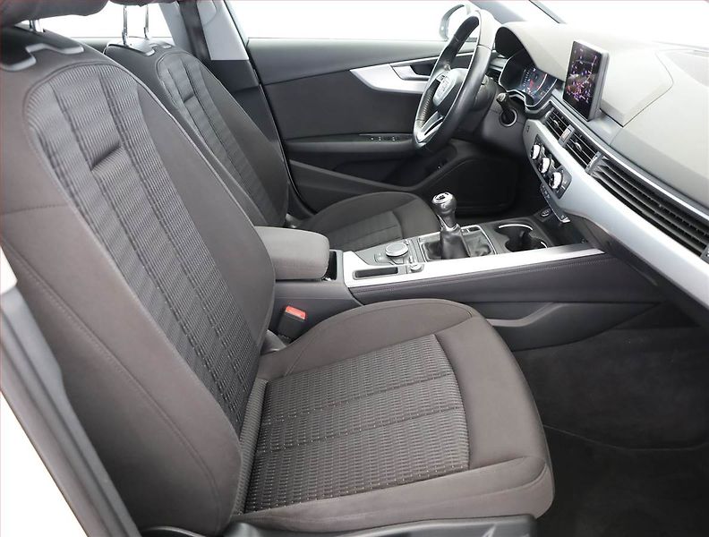 Audi A4 (2017) 2.0 TDI, Navi, Bi-Xenony - fotka 7 z 19
