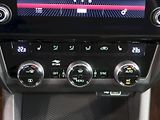 Škoda Octavia (2019) RS CHALLENGE 2.0TDI 135KW DSG - náhled 38
