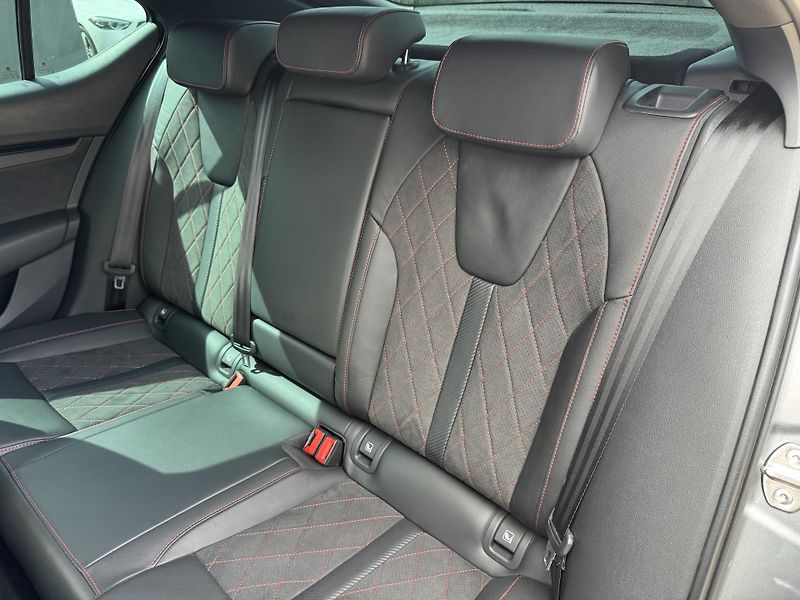 Škoda Octavia (2023) RS 2.0 TSI 180kW DSG | MATRIX - fotka 33 z 44