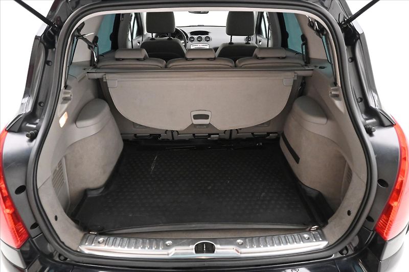 Peugeot 308 1,6 SW HDI 82 kW Panorama - fotka 10 z 29