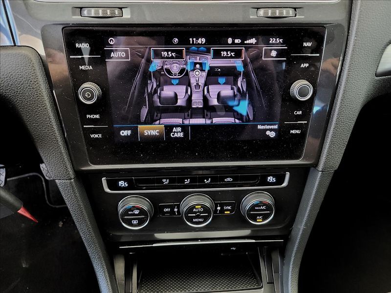 Volkswagen Golf 1,0 TSI,navi,digiklima,acc,alu - fotka 30 z 50