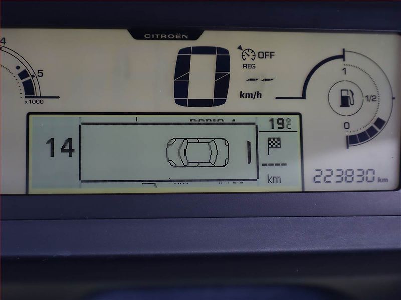 Citroën C4 Picasso (2012) 1.6 HDi, po STK, jezdí skvěle - fotka 18 z 18