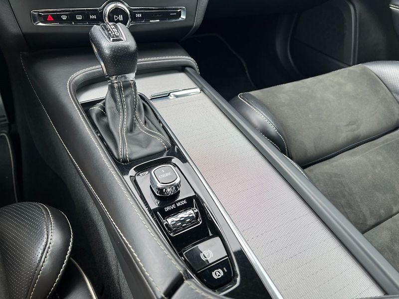 Volvo S90 (2018) D5 AWD R-design Polestar ČR - fotka 17 z 44