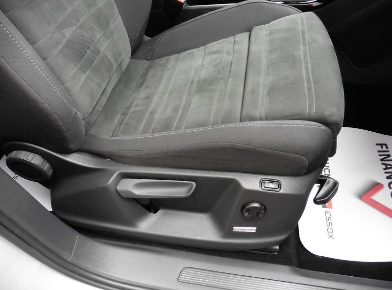 Volkswagen Touran 1,4 TSI R-Line, Navi, 7.míst.. - fotka 19 z 23