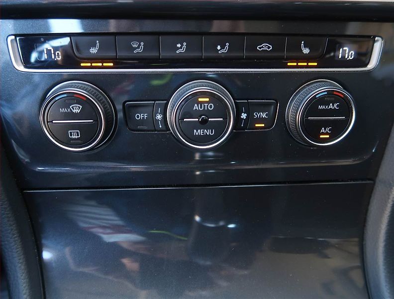 Volkswagen Golf (2019) 1.0 TSI, Tempomat - fotka 16 z 17