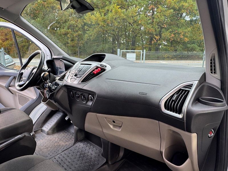 Ford Tourneo Custom (2013) 2.2 TDCi Trend, 8míst - fotka 14 z 30