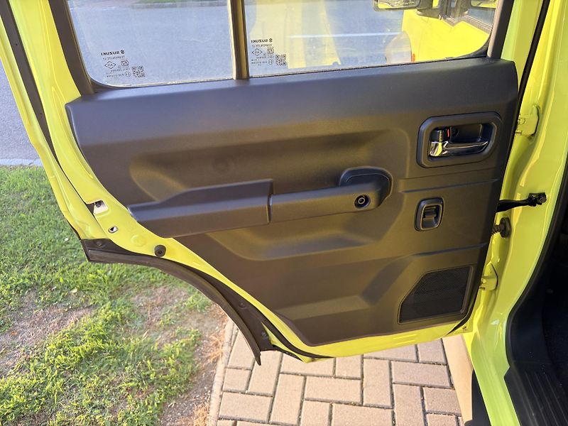 Suzuki Jimny 1,5 VVT AllGrip Long - fotka 26 z 33