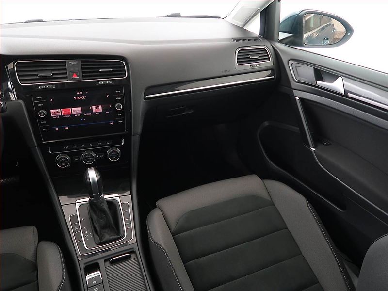 Volkswagen Golf (2017) Highline 2.0 TDI, Automat - fotka 8 z 18