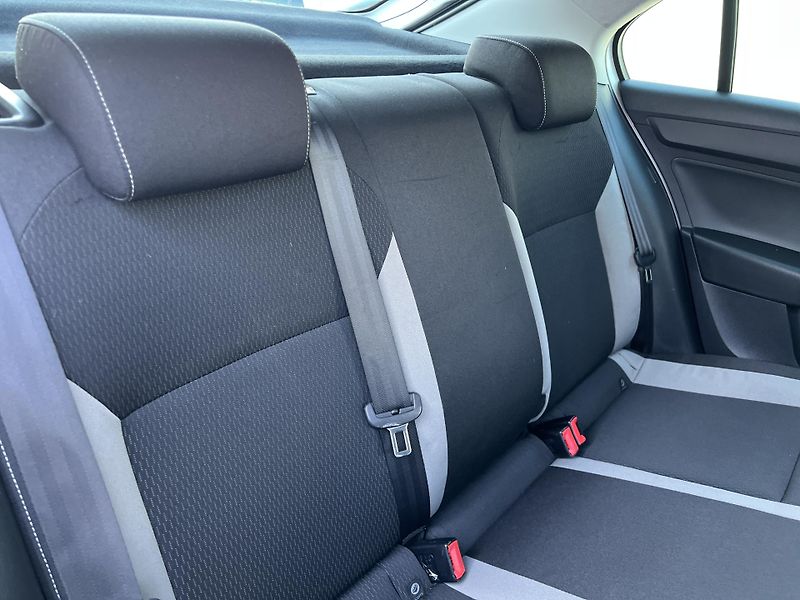 Škoda Rapid 1.4TSi 90kw DSG KLIMA ALU ČR - fotka 26 z 38