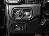 Dodge RAM (2022) 5.7 Limited Night Edition 22 - náhled 20