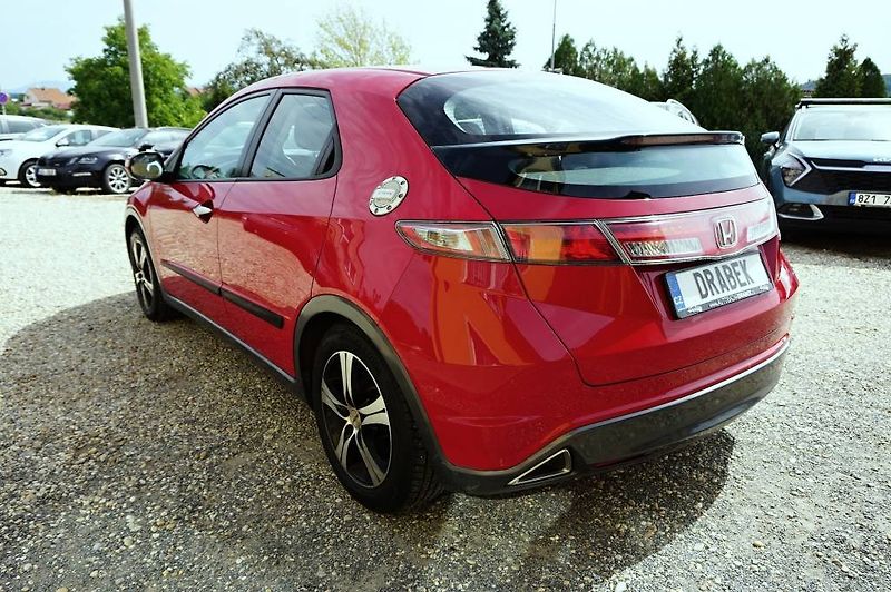 Honda Civic (2011) 1,4i- Vtec 73 kW - fotka 6 z 27