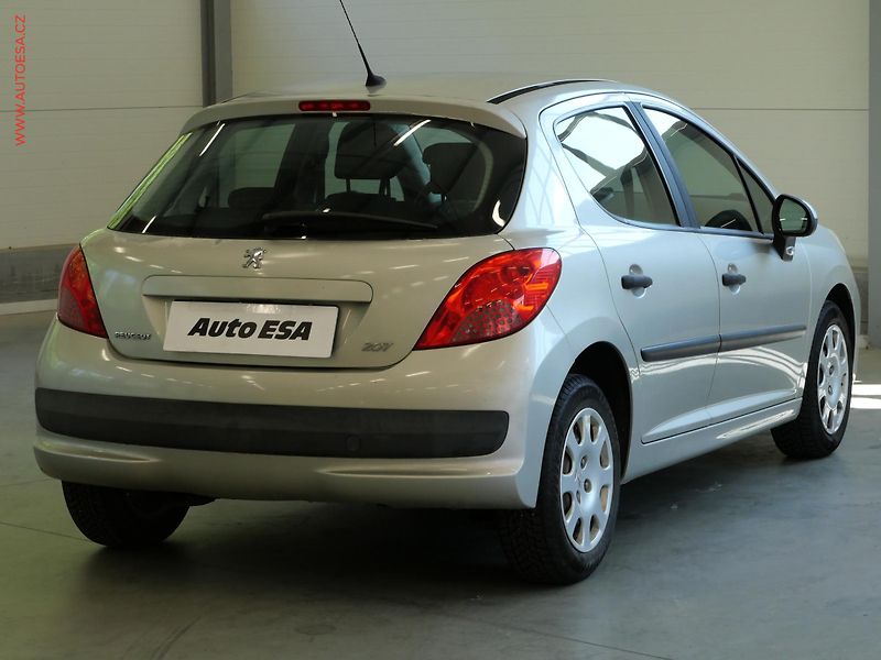 Peugeot 207 (2008) 1.4i, 1.maj,ČR, AC - fotka 4 z 18