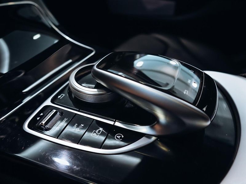 Mercedes-Benz Třídy C C 220d 4MATIC kombi - fotka 20 z 28