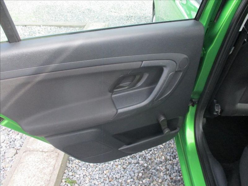 Škoda Fabia 1,2 TSI, klima, servis, tažné, - fotka 16 z 45