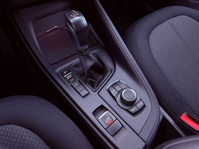 BMW X1 18i sDrive Aut., ČR - fotka 21 z 27