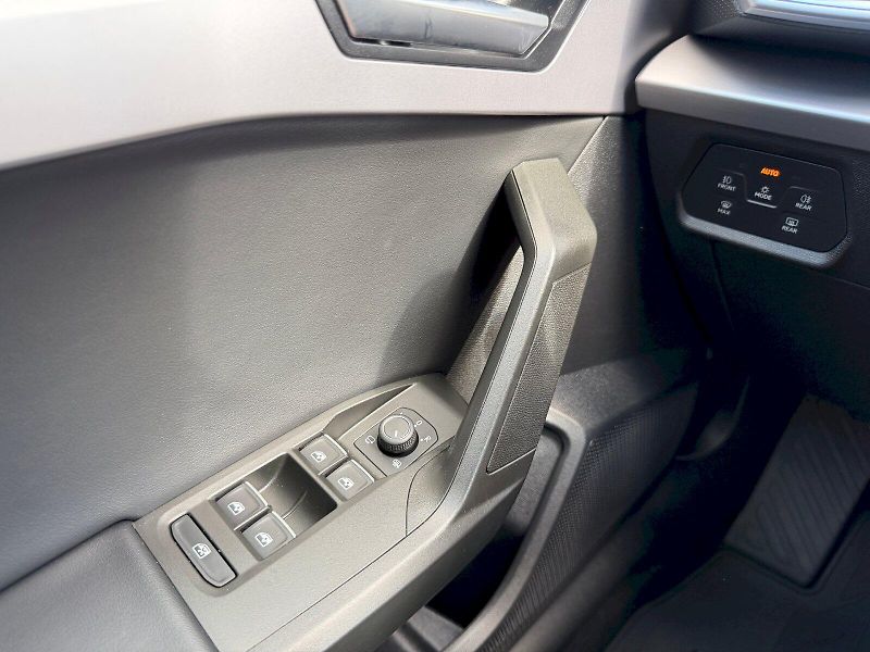 Seat Leon (2024) 1.5 TSI 110kW FR - fotka 10 z 35