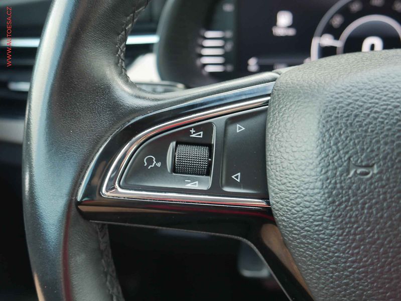 Škoda Scala (2020) 1.0TSi, ČR, Style, LED - fotka 13 z 16