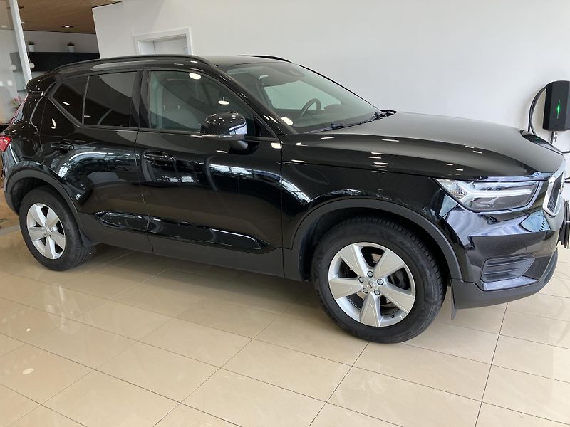Volvo XC40 T3 FWD Kinetic AT8 - fotka 2 z 36