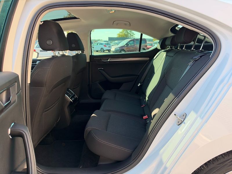 Škoda Superb (2021) Style 1.5 TSI DSG 110kW - fotka 12 z 37