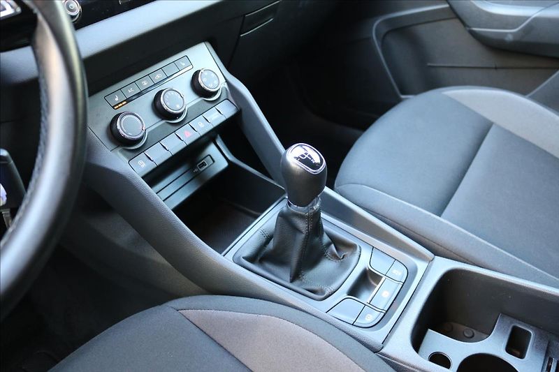 Škoda Karoq 1,0 85kW, ČR, 45000 KM - fotka 12 z 36