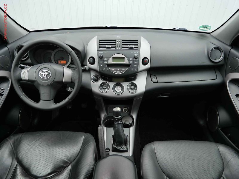 Toyota RAV4 (2008) 2.2 D-CAT 4x4, STK8/28 - fotka 8 z 17