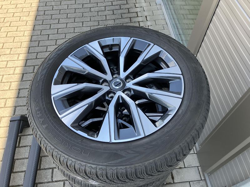 Volvo XC60 T8 eAWD Ultimate Dark - fotka 52 z 54