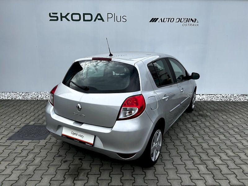 Renault Clio (2011) 1.2 16V 55kW MP5 Authentique - fotka 2 z 26