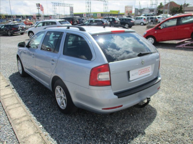 Škoda Octavia 1,2 TSI, klima,tažné,serviska, - fotka 8 z 24