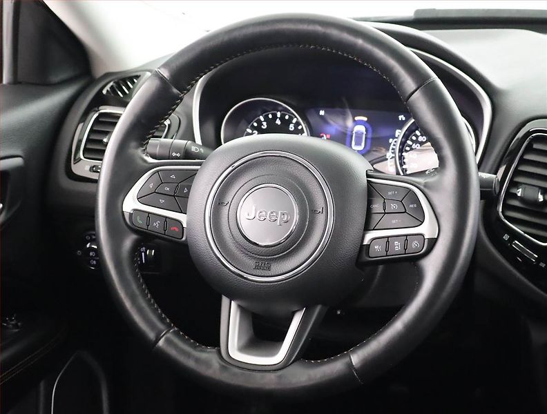 Jeep Compass (2019) 1.4 MultiAir, 4X4, Automat - fotka 17 z 25