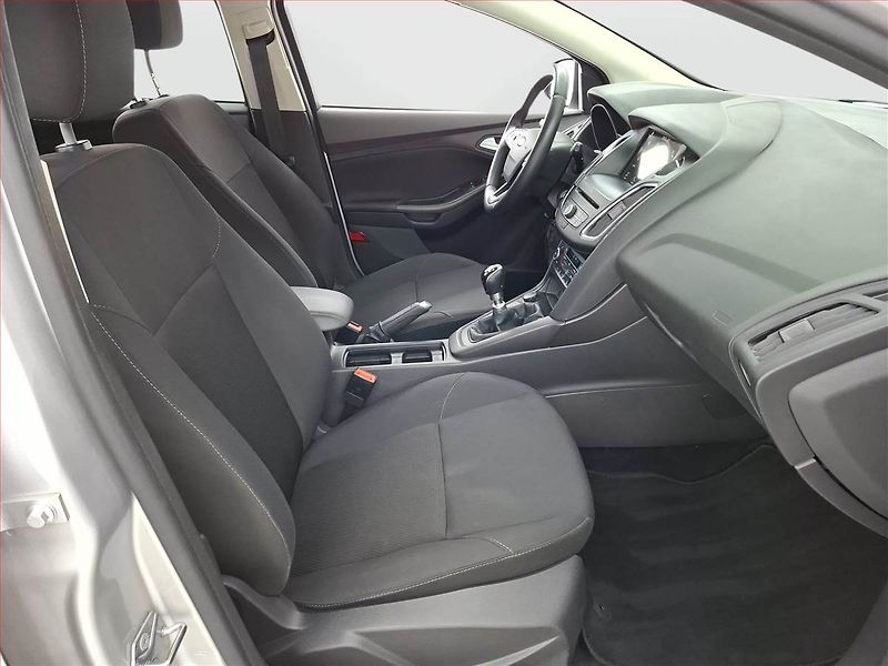Ford Focus (2017) 1.0 EcoBoost, Navi - fotka 9 z 14