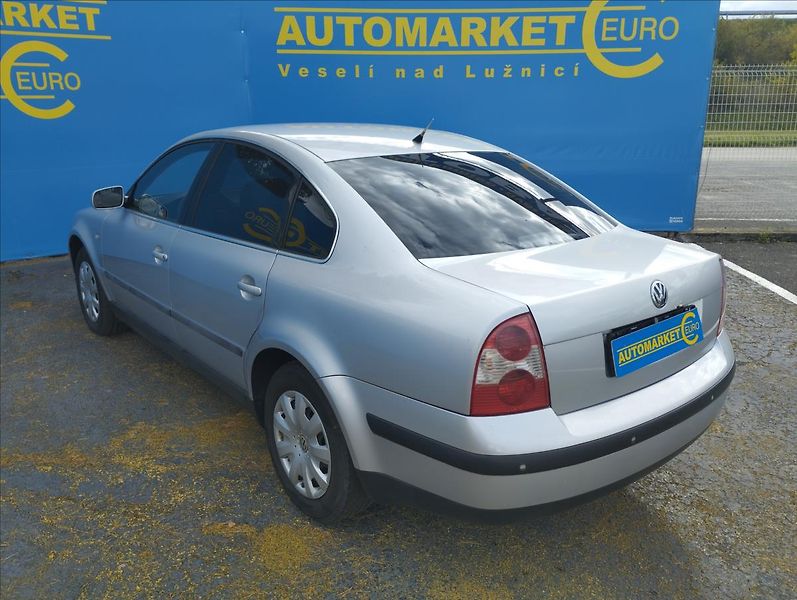 Volkswagen Passat 2,0 85KW - fotka 6 z 20