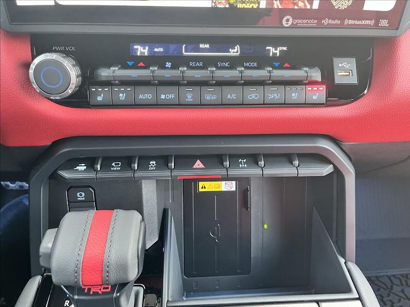 Toyota Sequoia 3,5i-Force MaxTTV6HEV TRD Pro - fotka 32 z 58