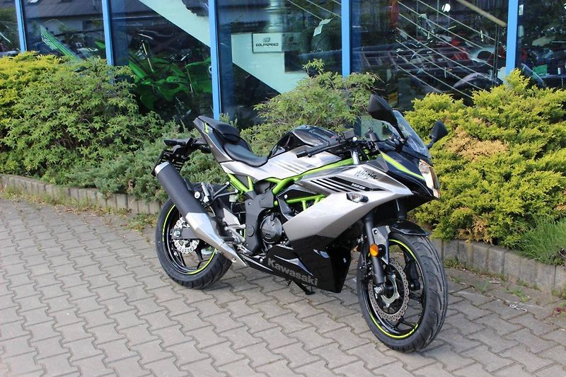 Kawasaki Ninja 125 (2026) 2026 - fotka 1 z 8