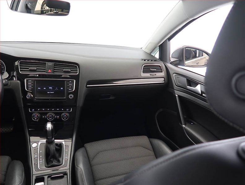 Volkswagen Golf (2016) Highline 2.0 TDI, Automat - fotka 8 z 23