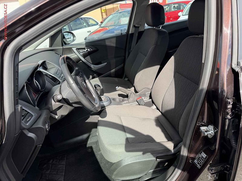 Opel Astra (2014) 1.4i, 2.maj,ČR, STK6/28 - fotka 9 z 16