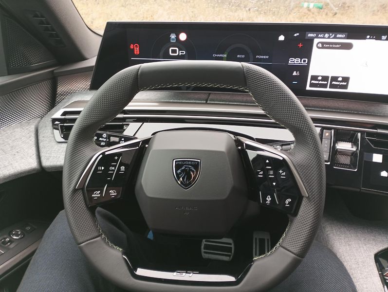 Peugeot 5008 (2026) GT Hybrid 145 e-DCS6 - fotka 10 z 19