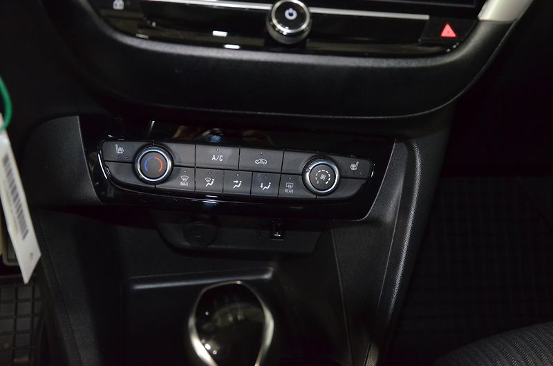 Opel Corsa (2023) 1.2i 55kw Edition MT5 - fotka 10 z 11