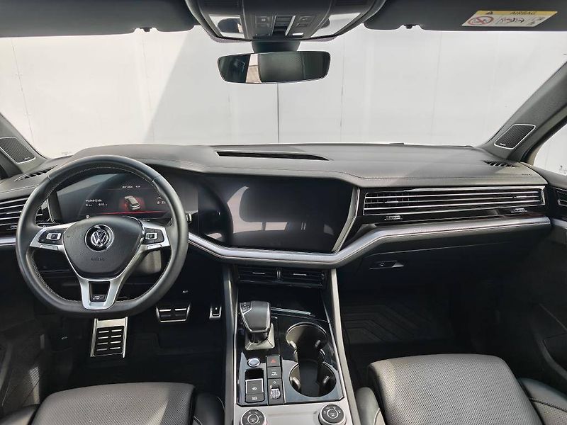 Volkswagen Touareg R-Line 8TT 4Motion 3,0TDI V6 - fotka 11 z 30